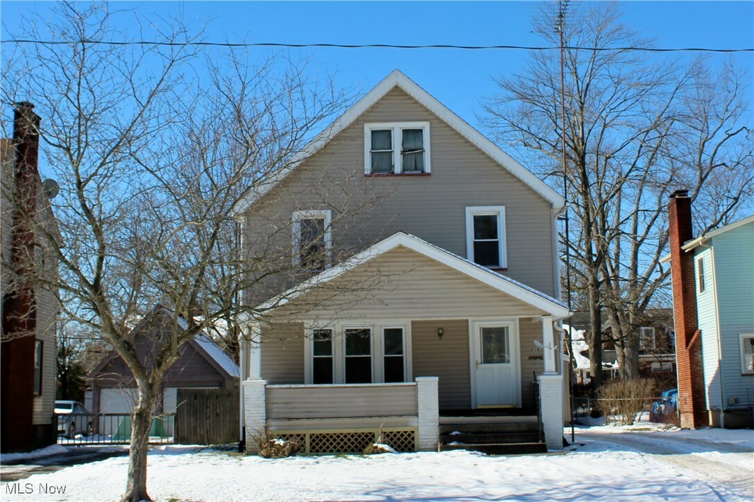 Property Photo:  206 Oak Knoll Avenue SE  OH 44483 