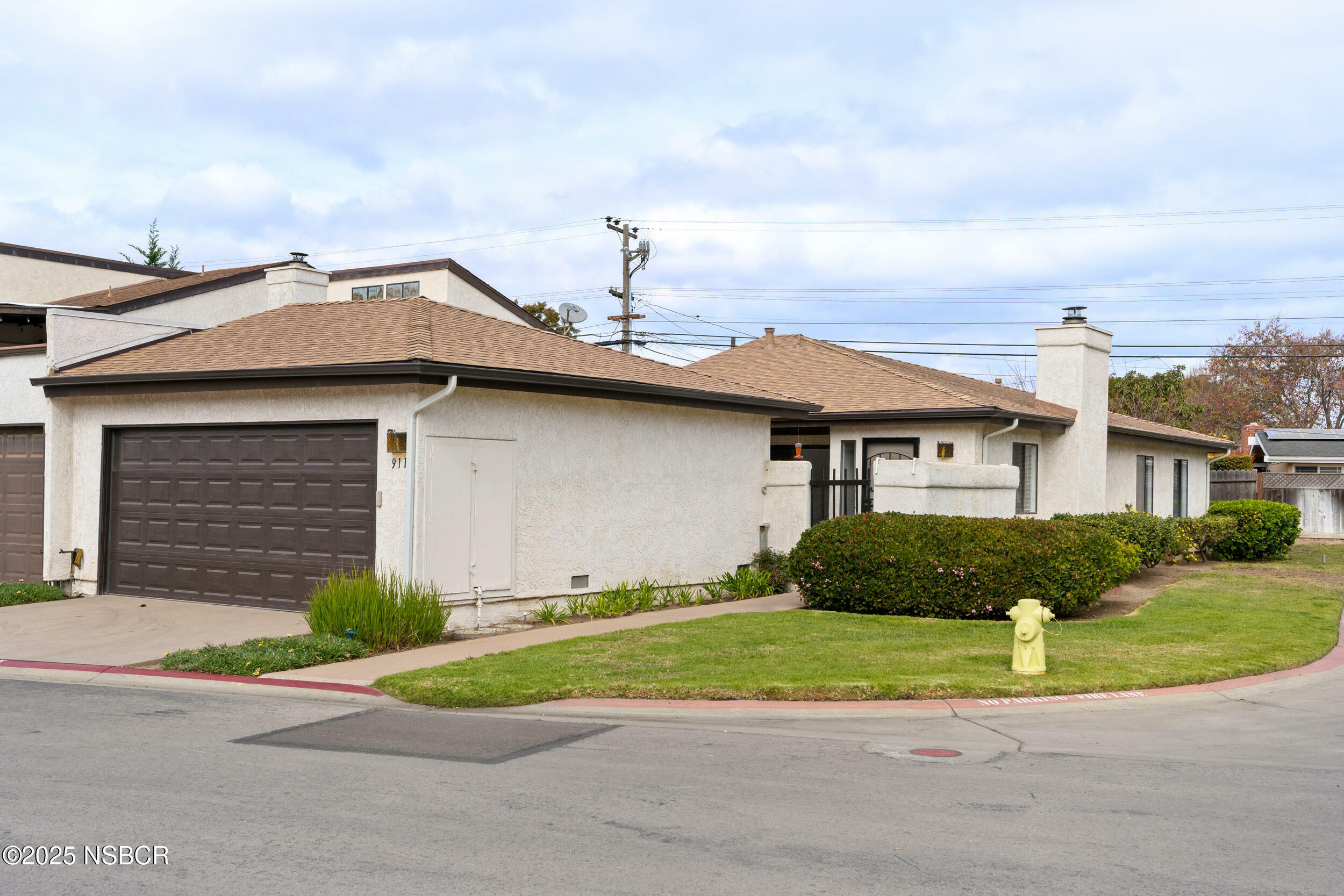 Property Photo:  911 Queens Court  CA 93454 