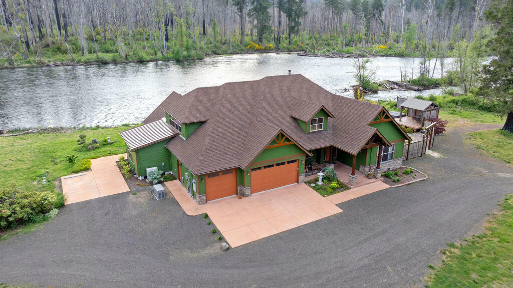 Property Photo: 49164 McKenzie Highway OR 97488