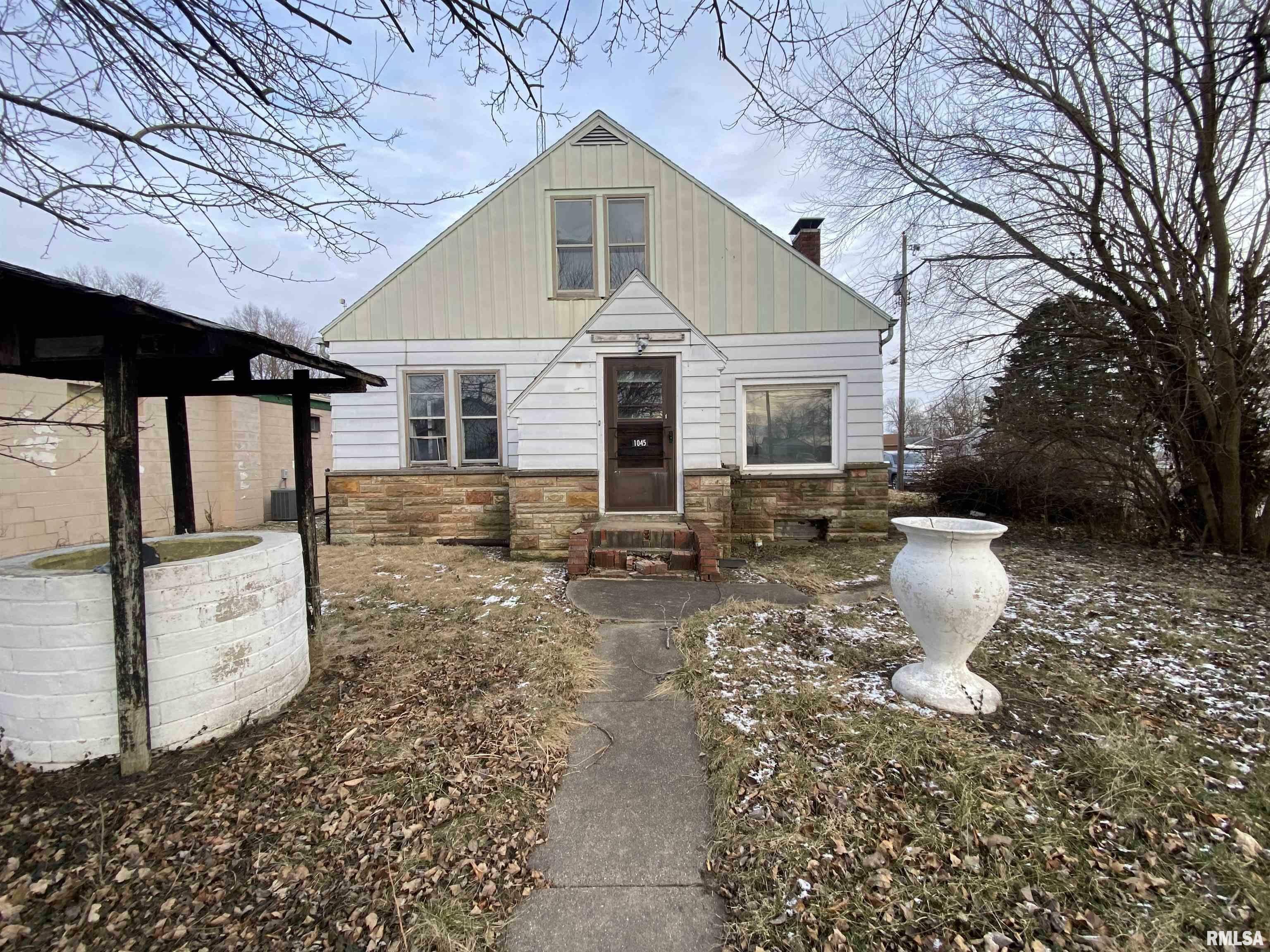 Property Photo:  1045 S 5th Avenue  IL 61520 