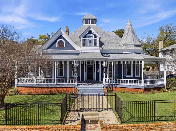 Property Photo: 14 W Gadsden St FL 32501