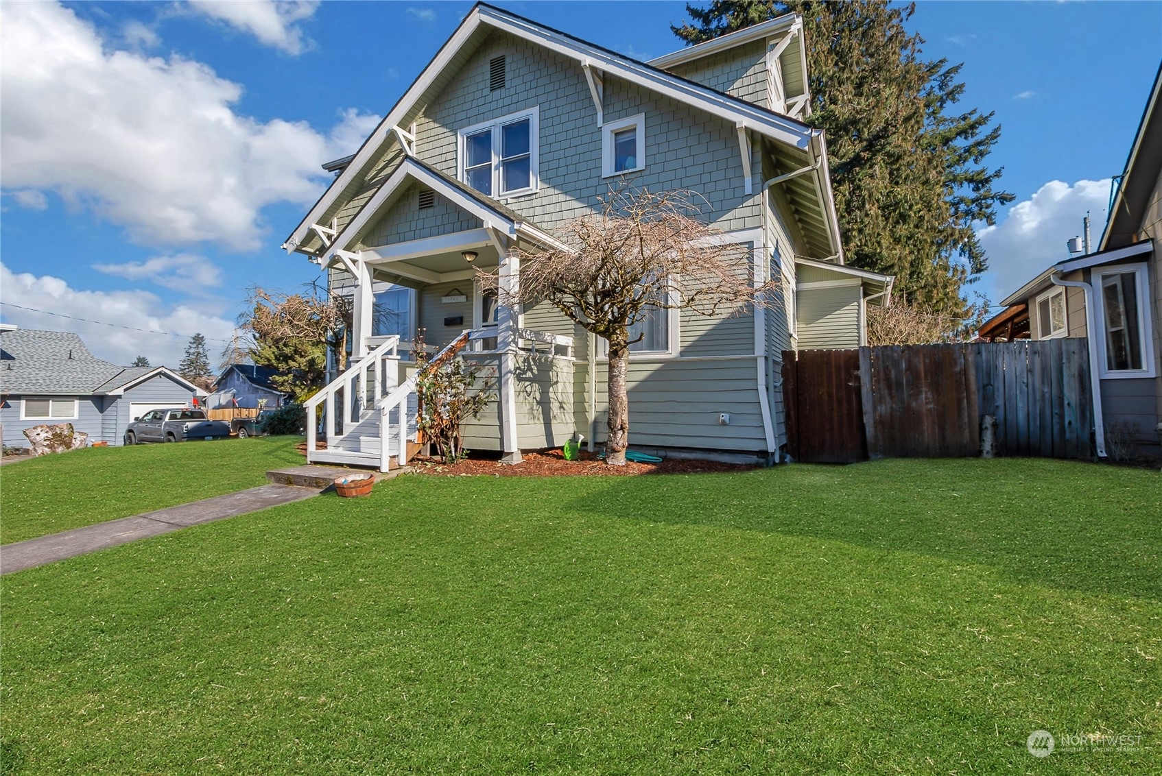 Property Photo:  204  G Street SE  WA 98002 