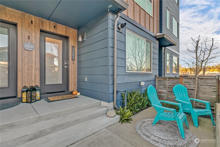 Property Photo: 32683 Madrona Avenue SE WA 98010