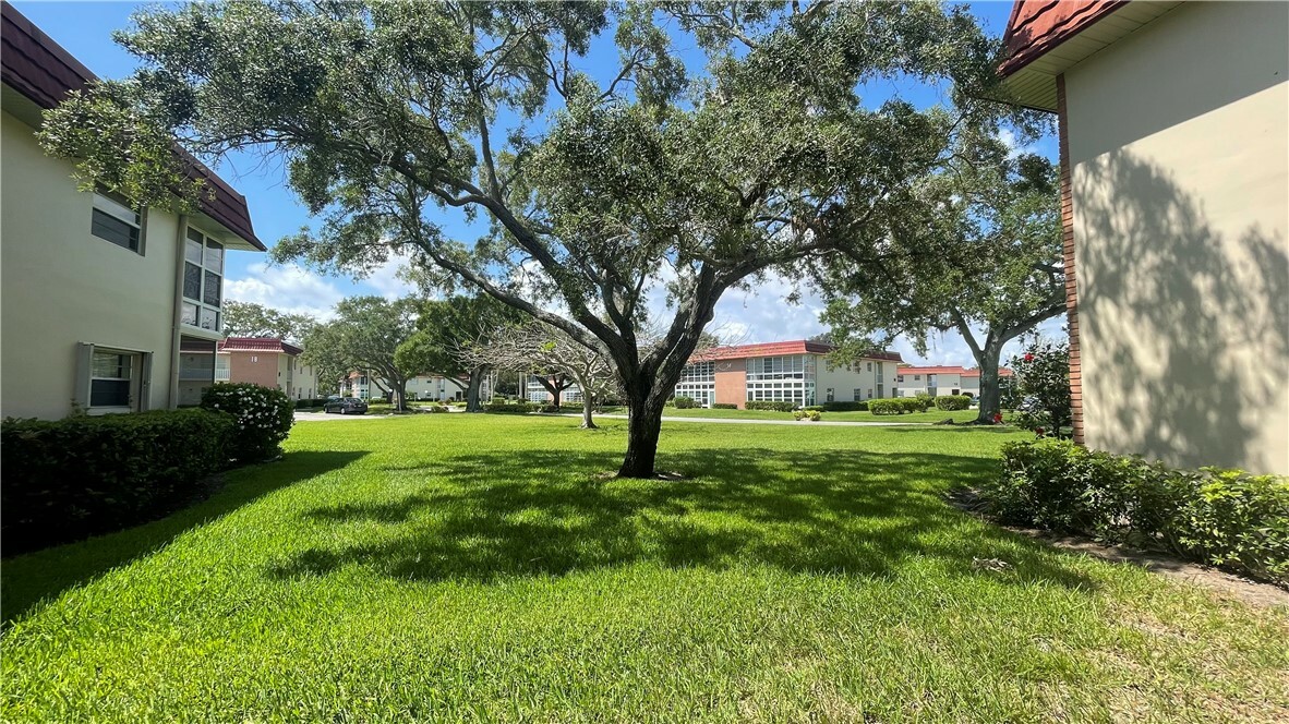 Property Photo:  11 Vista Palm Lane 106  FL 32962 