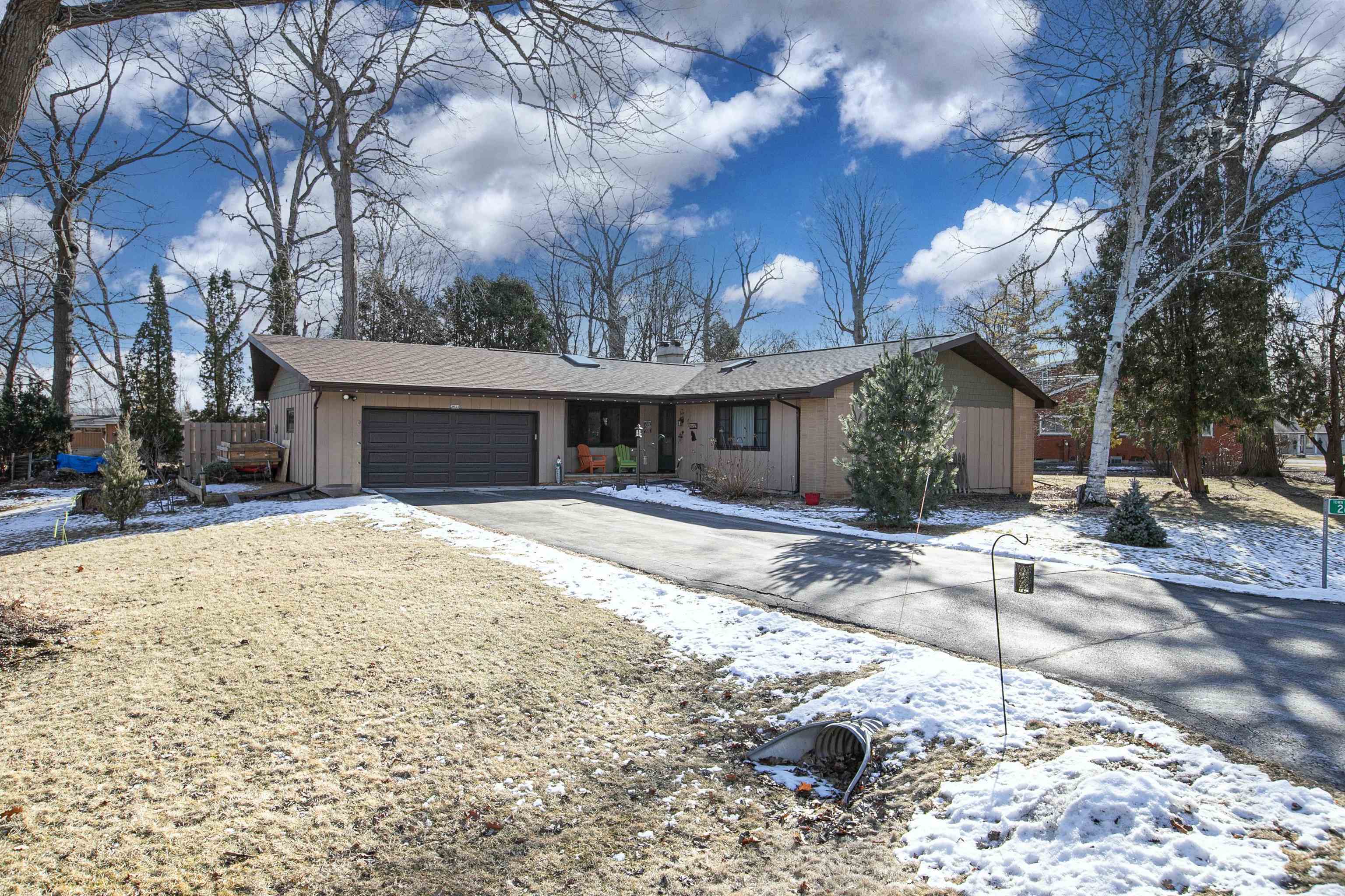 Property Photo:  2622 Oakcrest Drive  WI 54956 