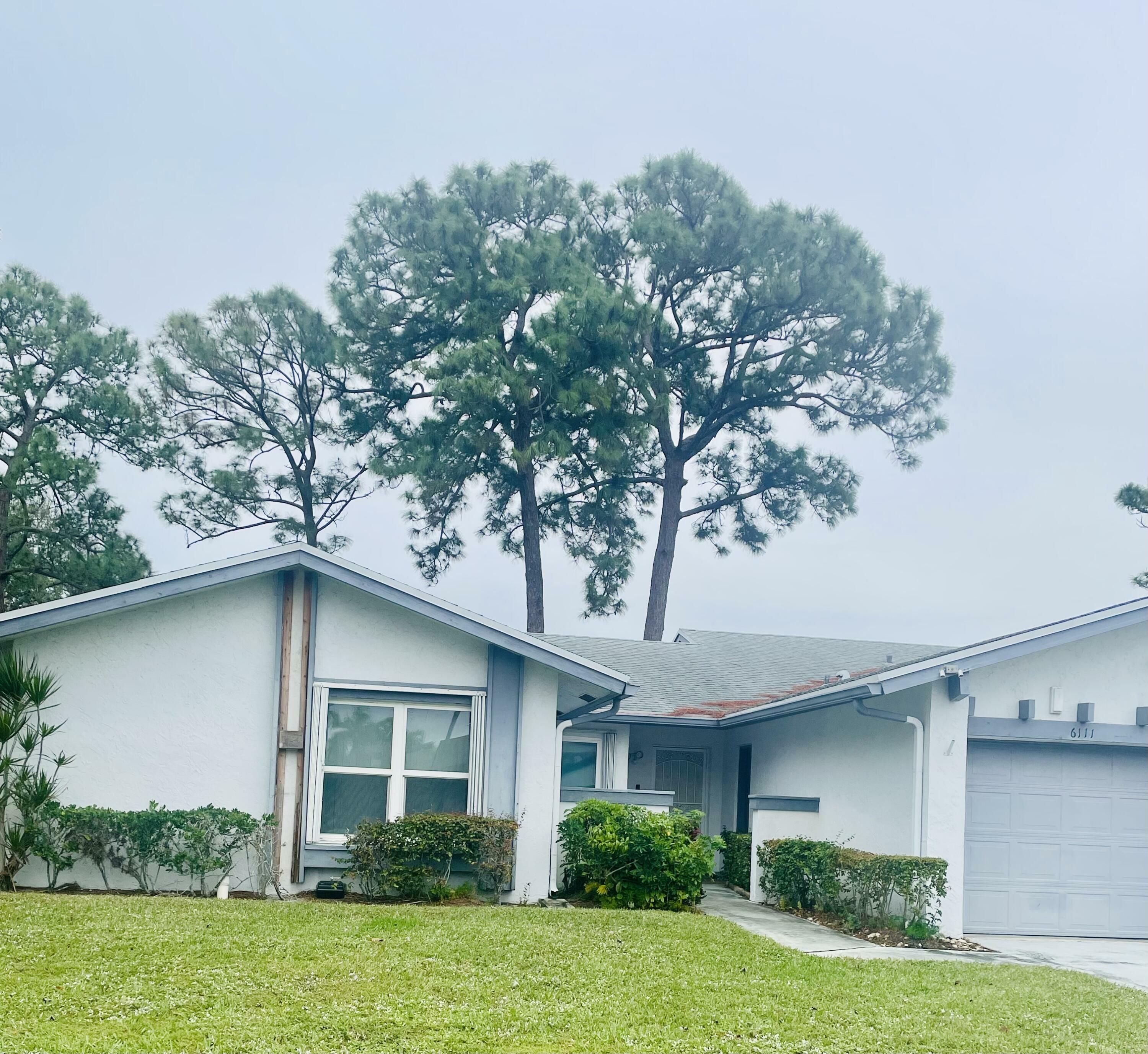 Property Photo:  6111 Elsinore Circle  FL 33463 