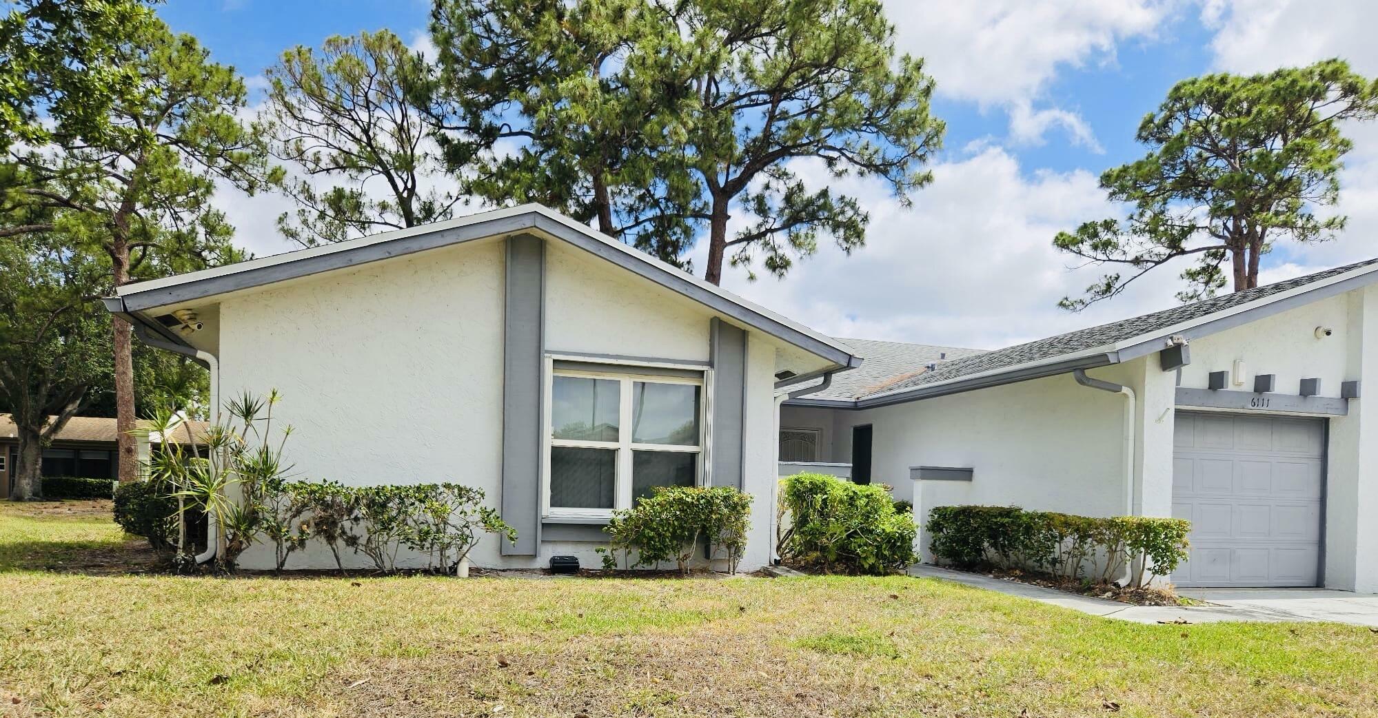 Property Photo: 6111 Elsinore Circle FL 33463
