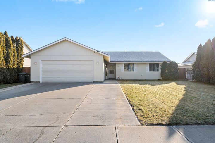 5203 Robert Wayne Dr  Pasco WA 99301 photo