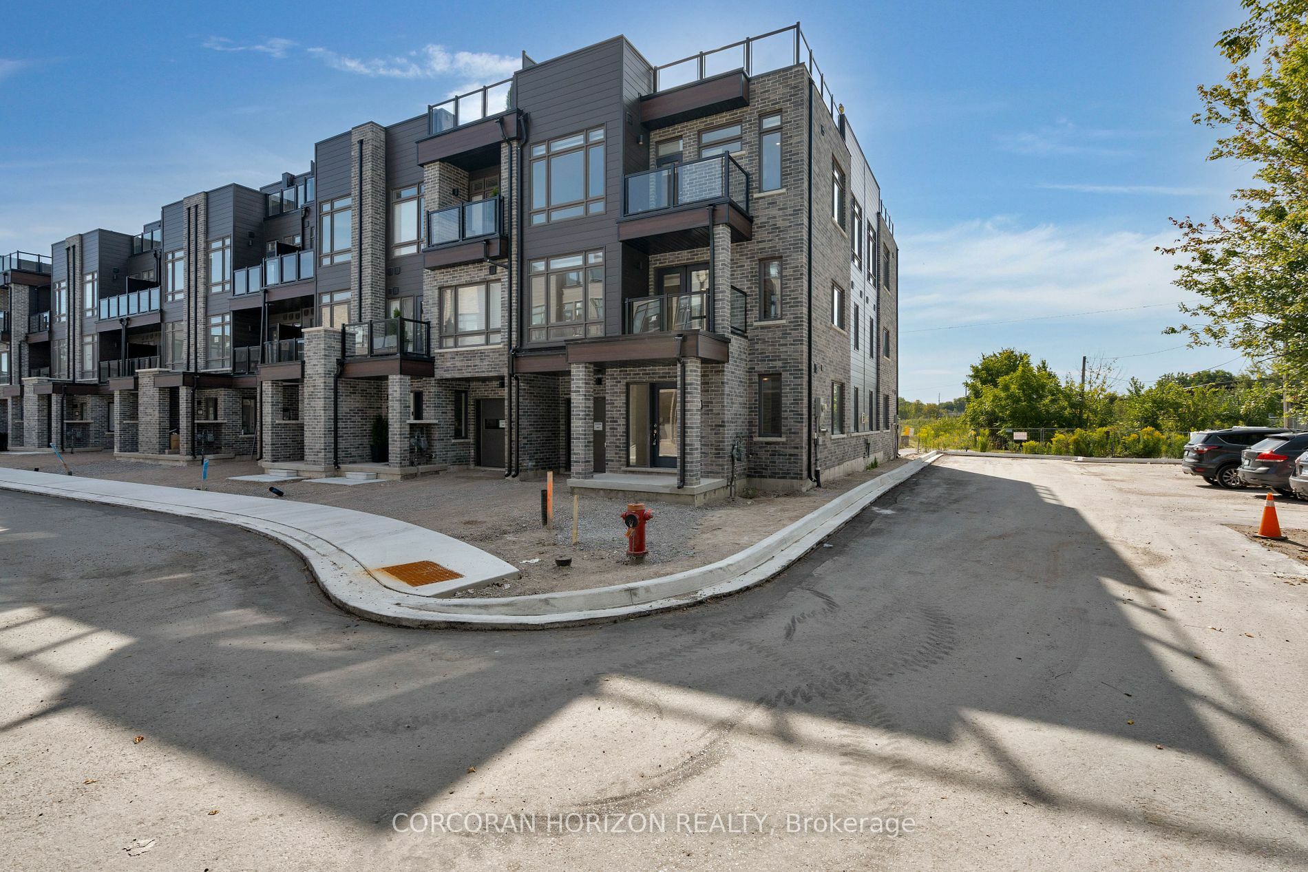 Property Photo: 51 Wyn Wood Lane ON L3V 8P7