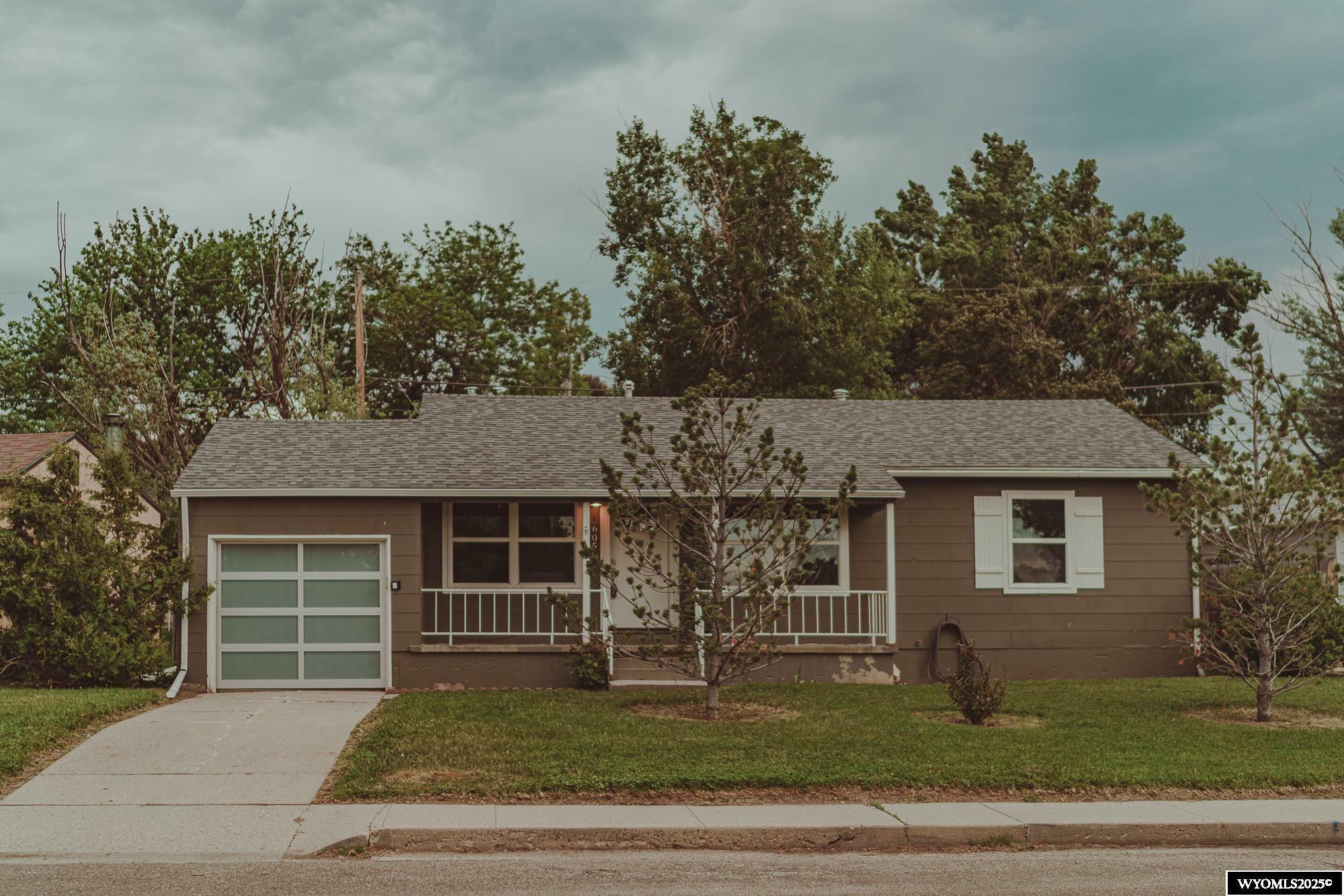 Property Photo: 1605 Hyview Drive WY 82604