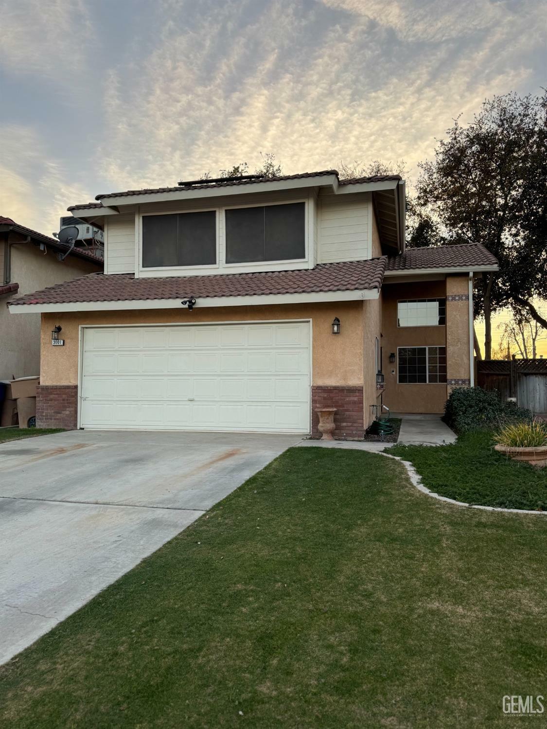 Property Photo:  3001 Woodglen Drive  CA 93311 