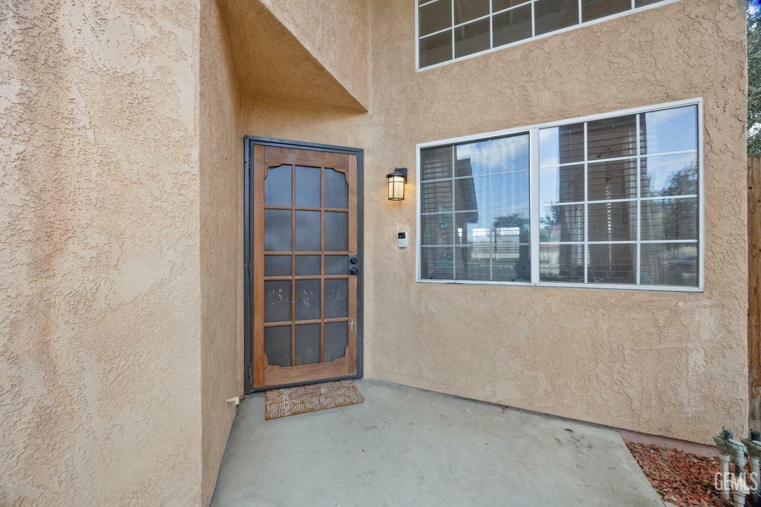 Property Photo:  3001 Woodglen Drive  CA 93311 