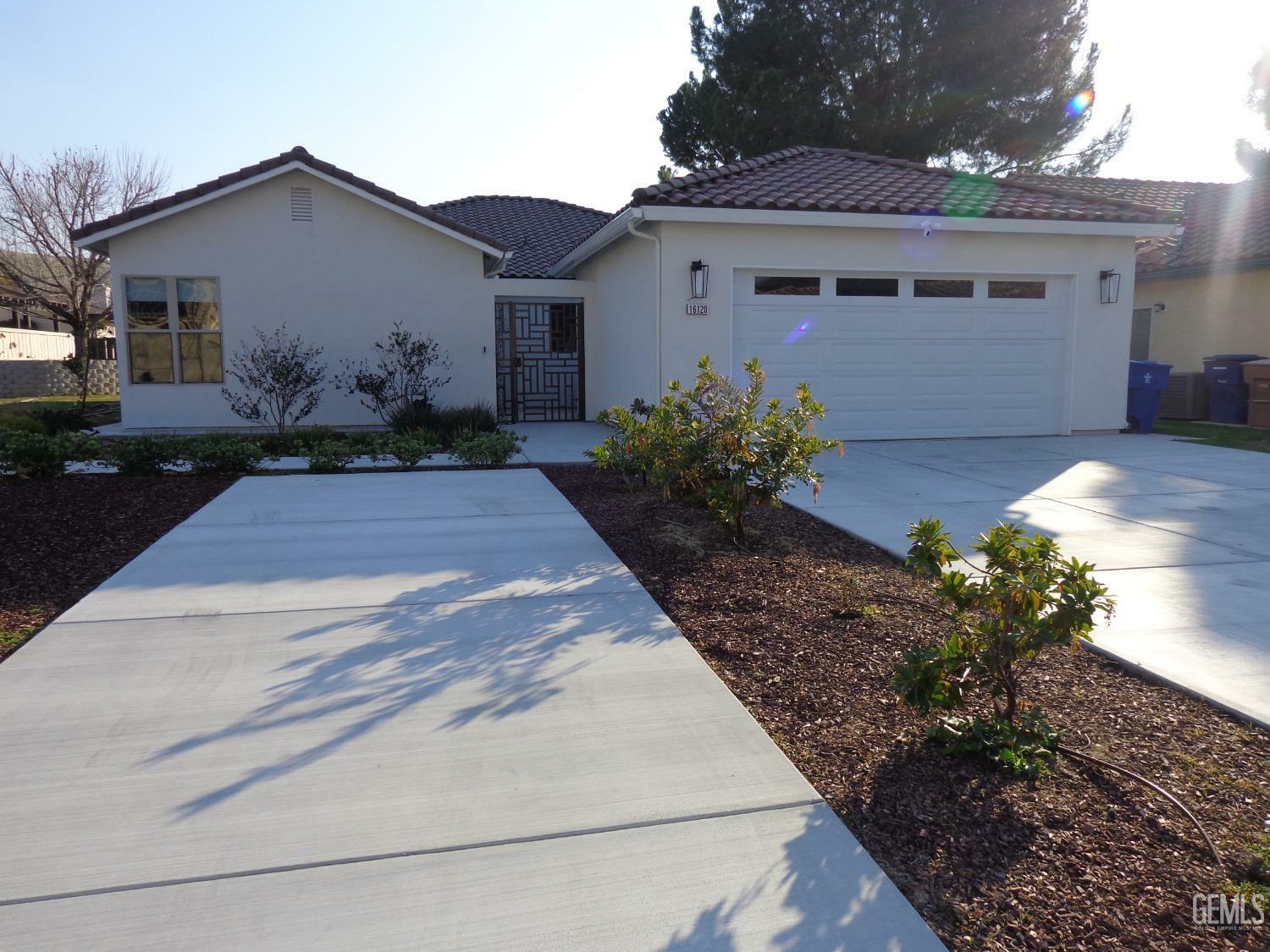 Property Photo:  16120 Match Pointe Court  CA 93306 