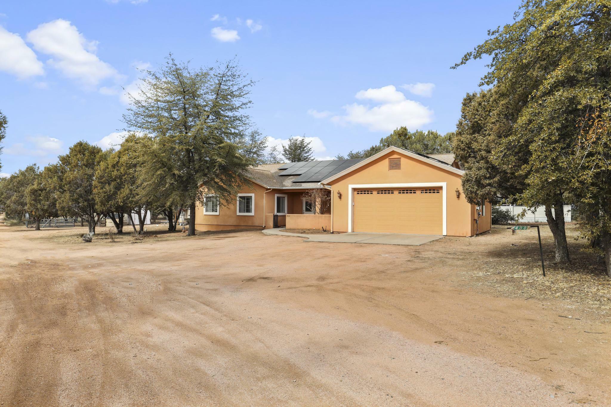 Property Photo:  400 N Dealers Choice Road  AZ 85541 