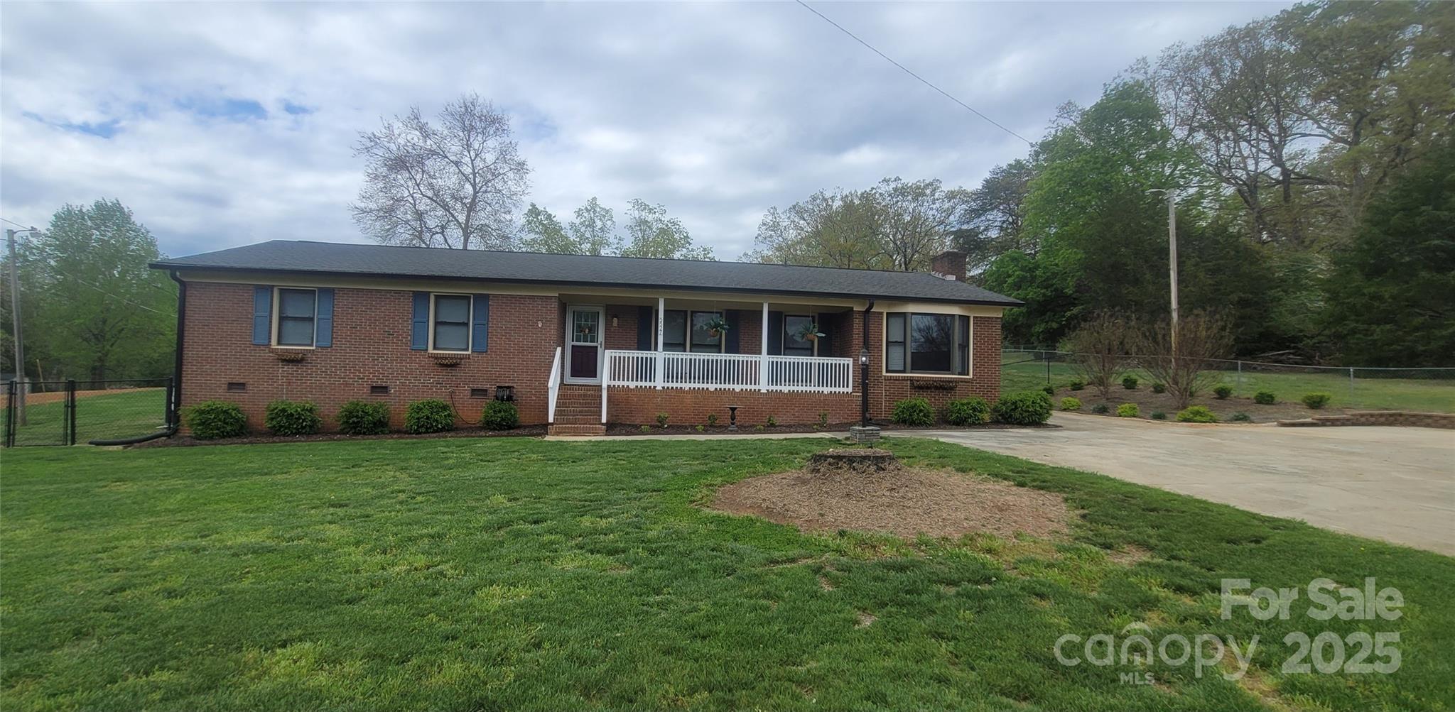 Property Photo:  5527 Dallas High Shoals Hwy Highway  NC 28034 