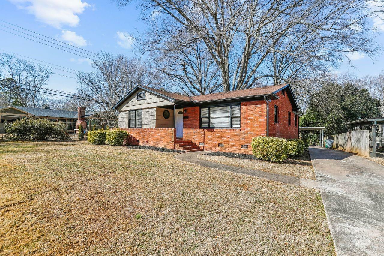 Property Photo:  2200 Cornwall Street  NC 28205 