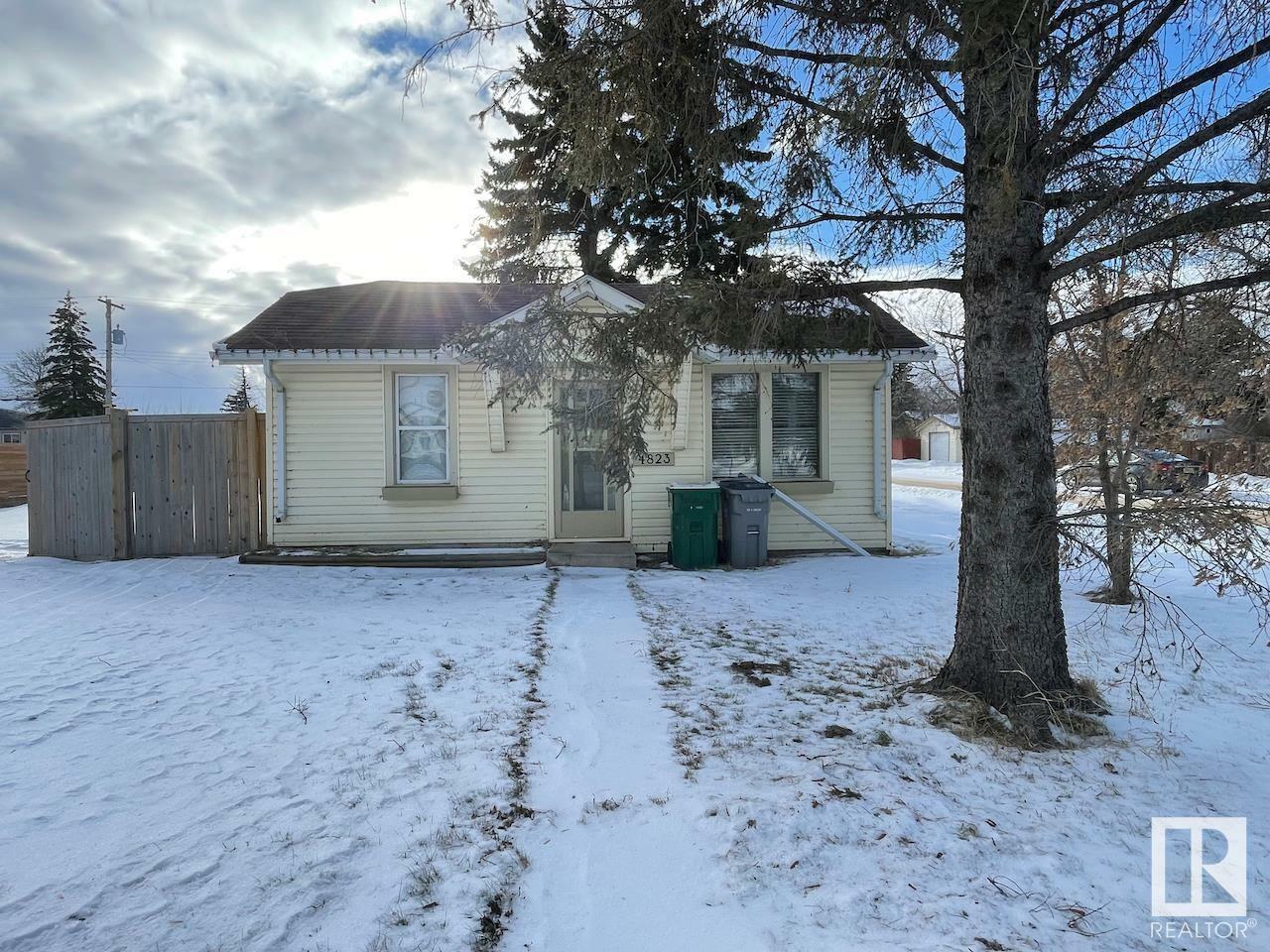 Property Photo:  4823 51 Avenue  AB T0B 2R0 