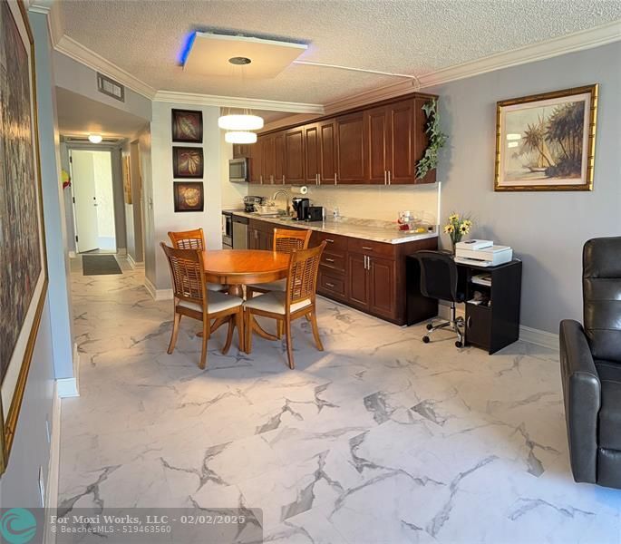 Property Photo: 5300 NE 24th Ter 422 FL 33308