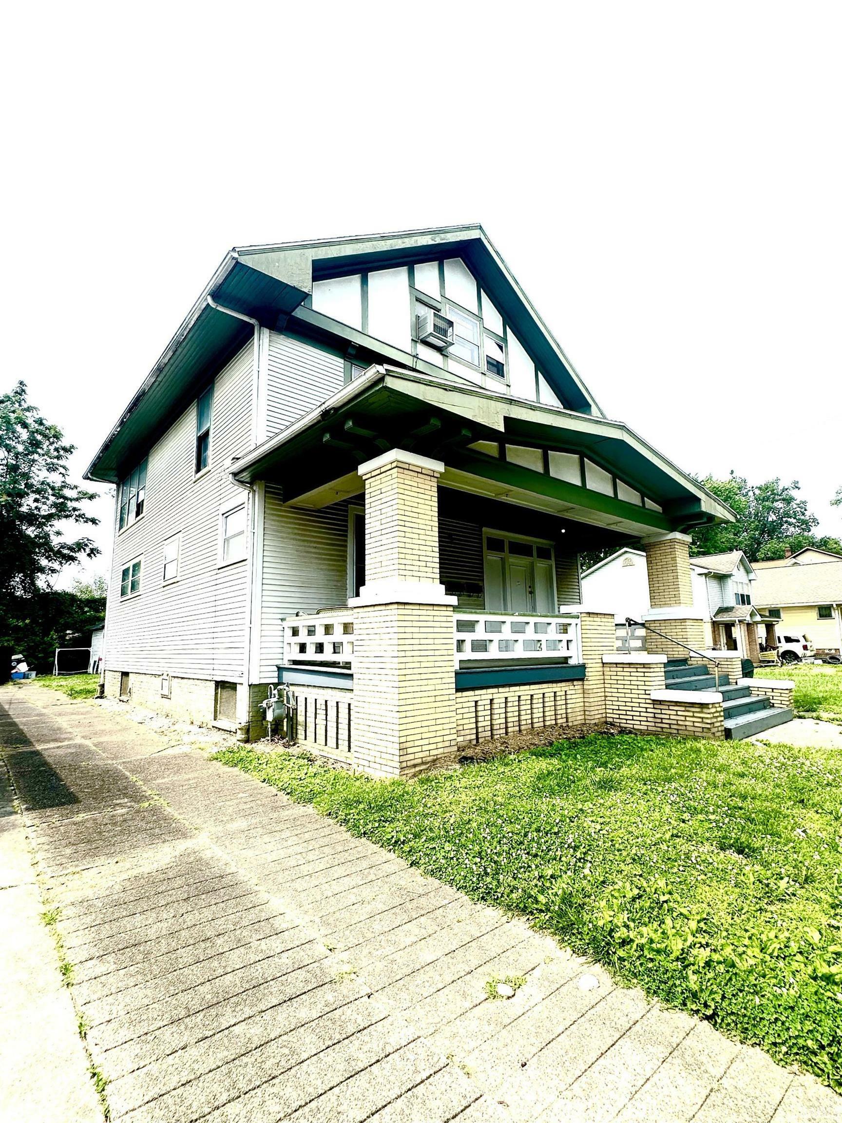 Property Photo:  825 E Blackford Avenue  IN 47713 
