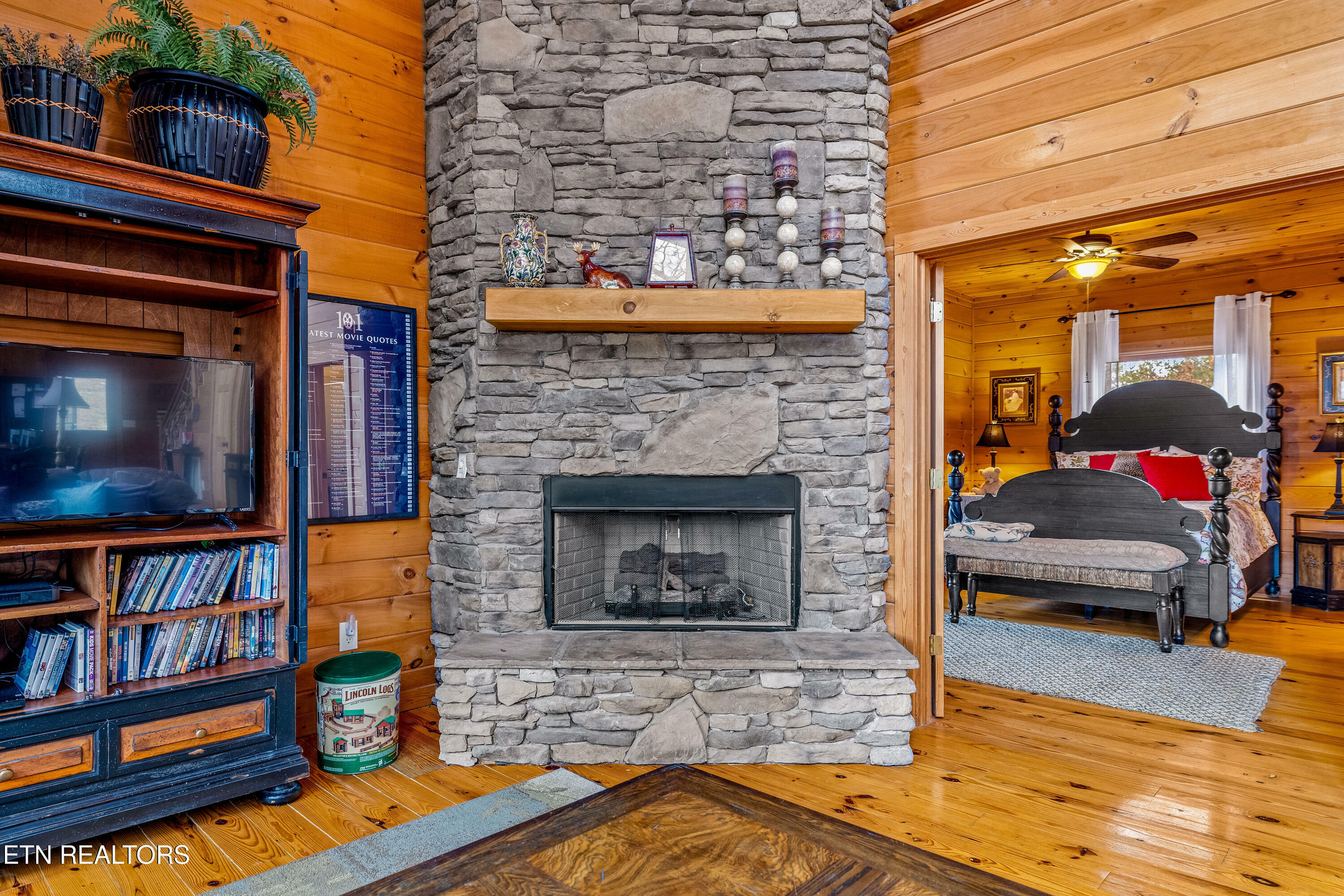 Property Photo: 504 Twin Oak Mountain Lane TN 37882