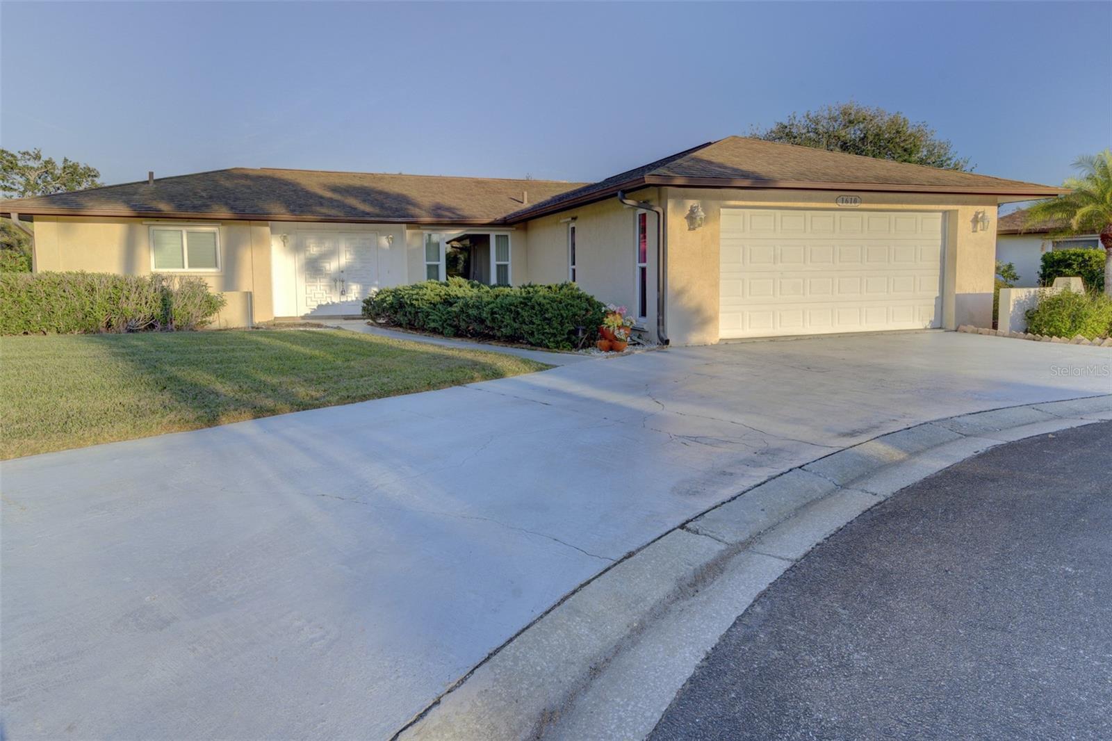 Property Photo:  1610 Cypress Point Court  FL 34293 