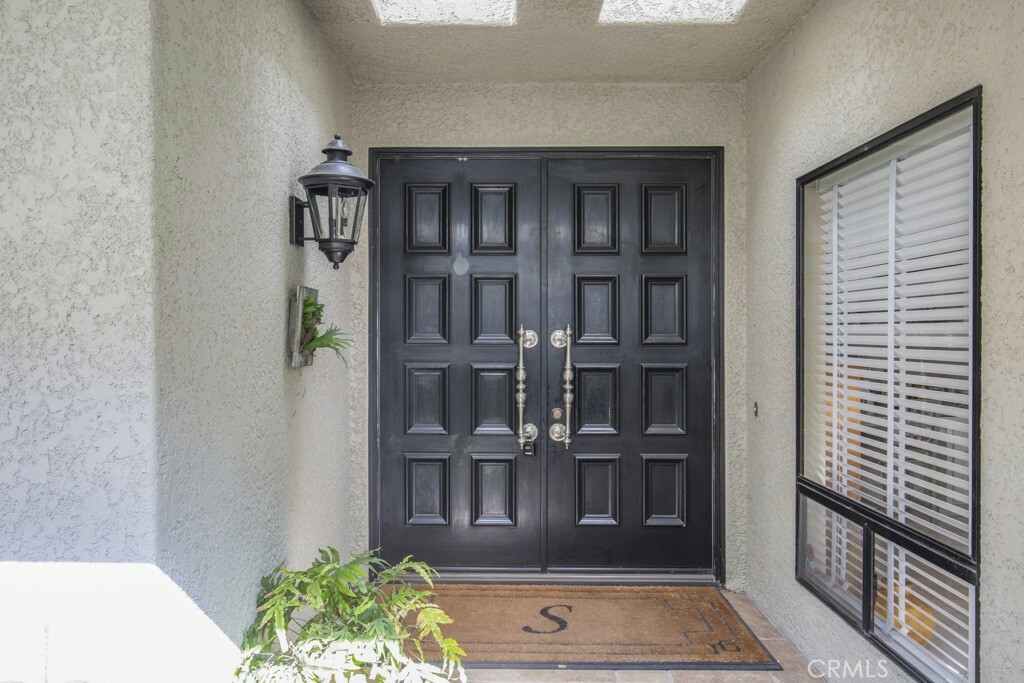 Property Photo:  5547 Rayo Del Sol B  CA 92637 