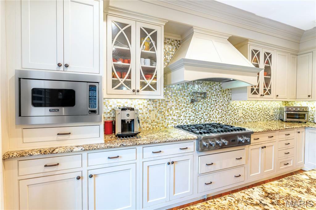 Property Photo: 16 Holiday Lane MO 63131