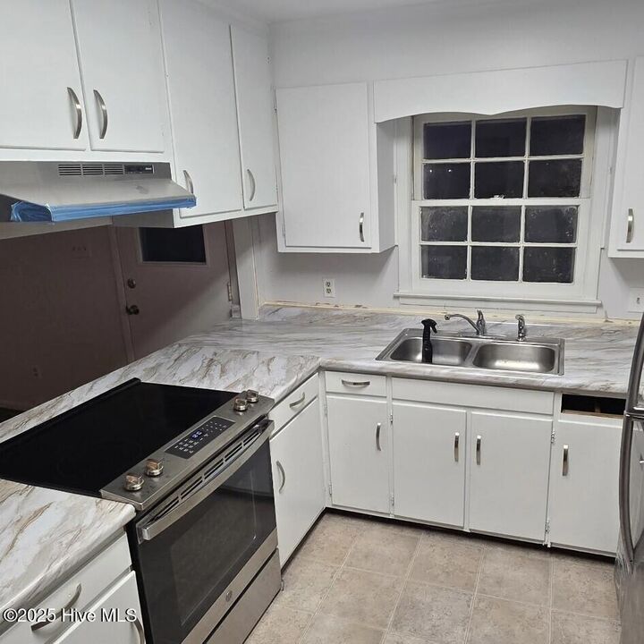 Property Photo:  1007 Henderson Drive  NC 28540 
