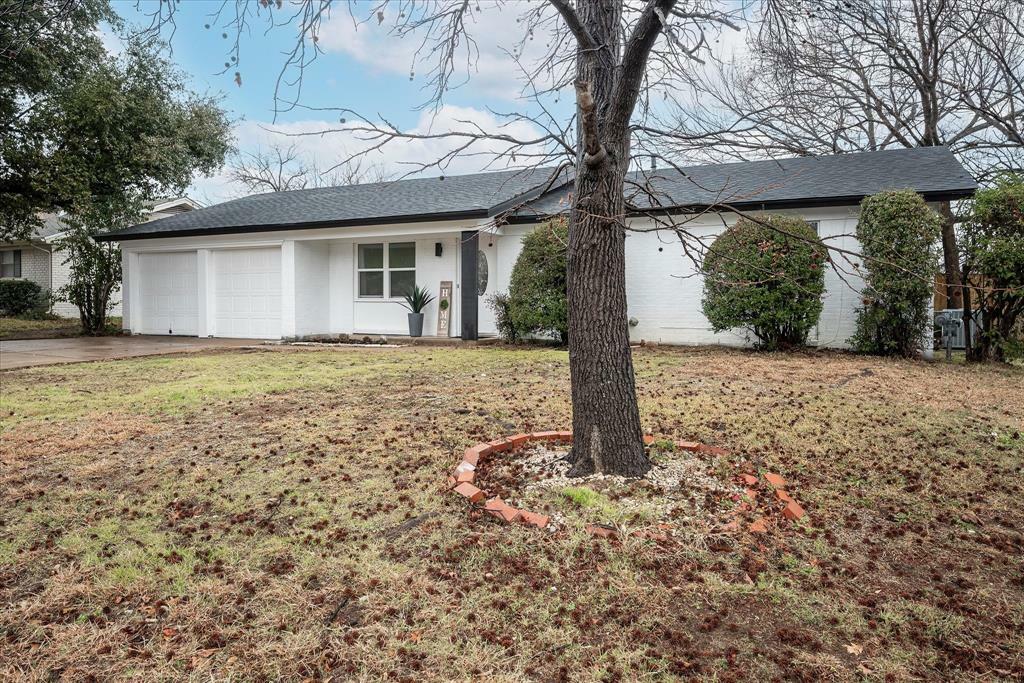 Property Photo:  2209 Highcrest Drive  TX 76022 