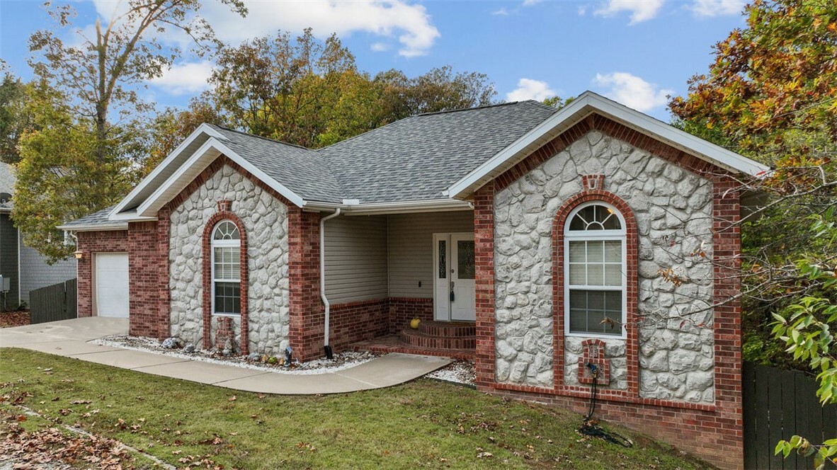 Property Photo:  15 Harrington Drive  AR 72714 