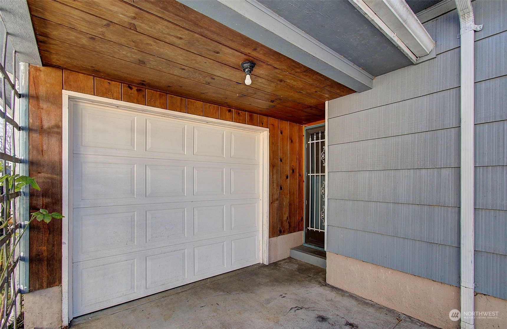 Property Photo:  910  22nd Avenue  WA 98632 