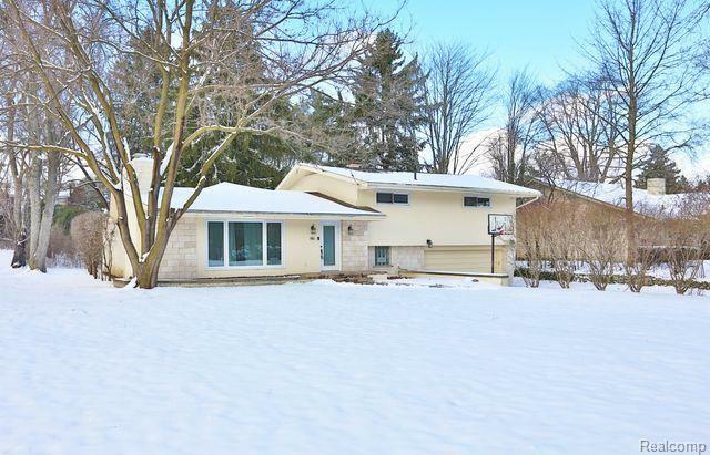 Property Photo:  146 W Hickory Grove Road  MI 48304 