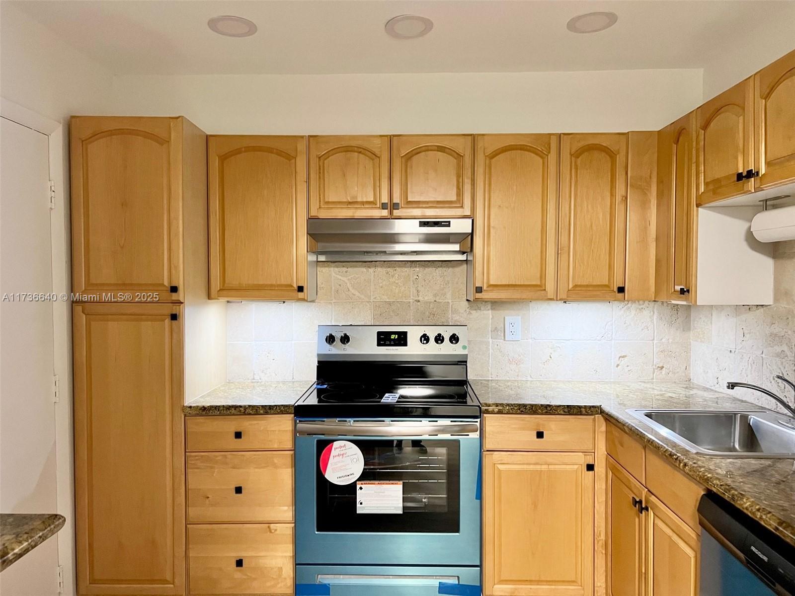 Property Photo:  9159 SW 77th Ave 113  FL 33156 