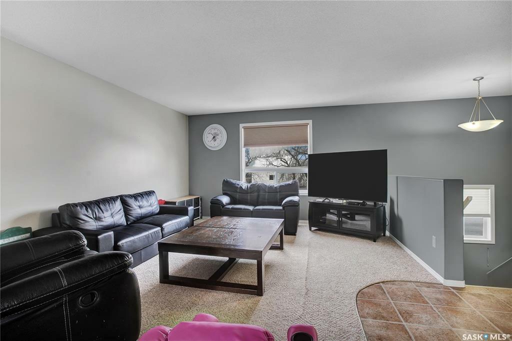 Property Photo:  132 Hiebert Crescent 10  SK S0K 2T2 