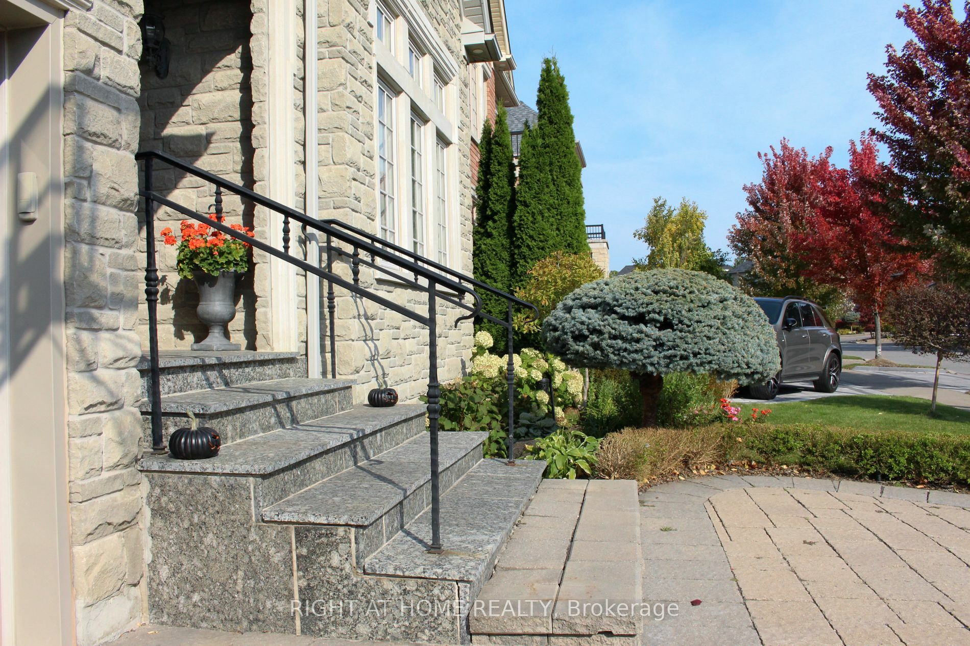 Photo de la propriété:  185 Cook'S Mill Cres  ON L6A 0K9 