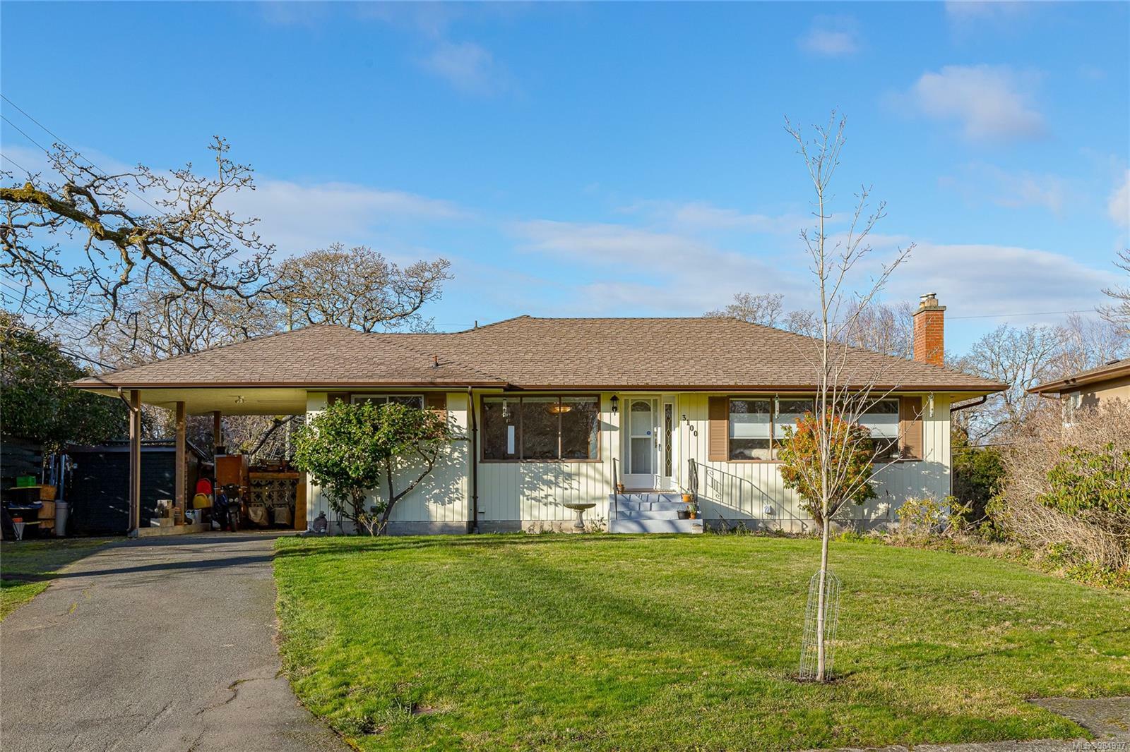 Property Photo: 3100 Woodburn Ave BC V8P 5B7