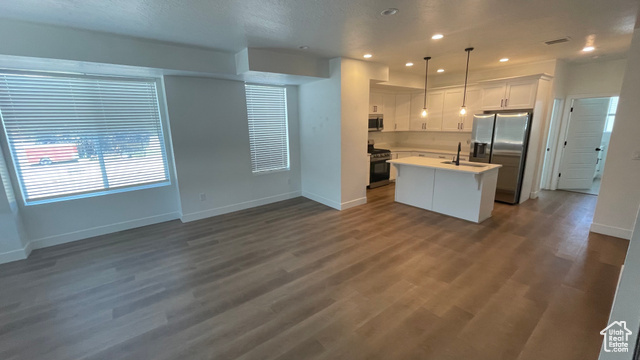 Property Photo: 144 E Abbeville Ct UT 84070