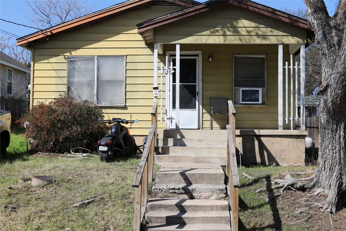 Property Photo:  1134 Leona Street  TX 78702 