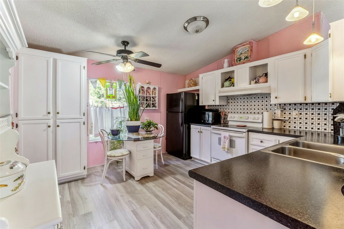 Property Photo: 100 Cowpoke Circle TX 78676
