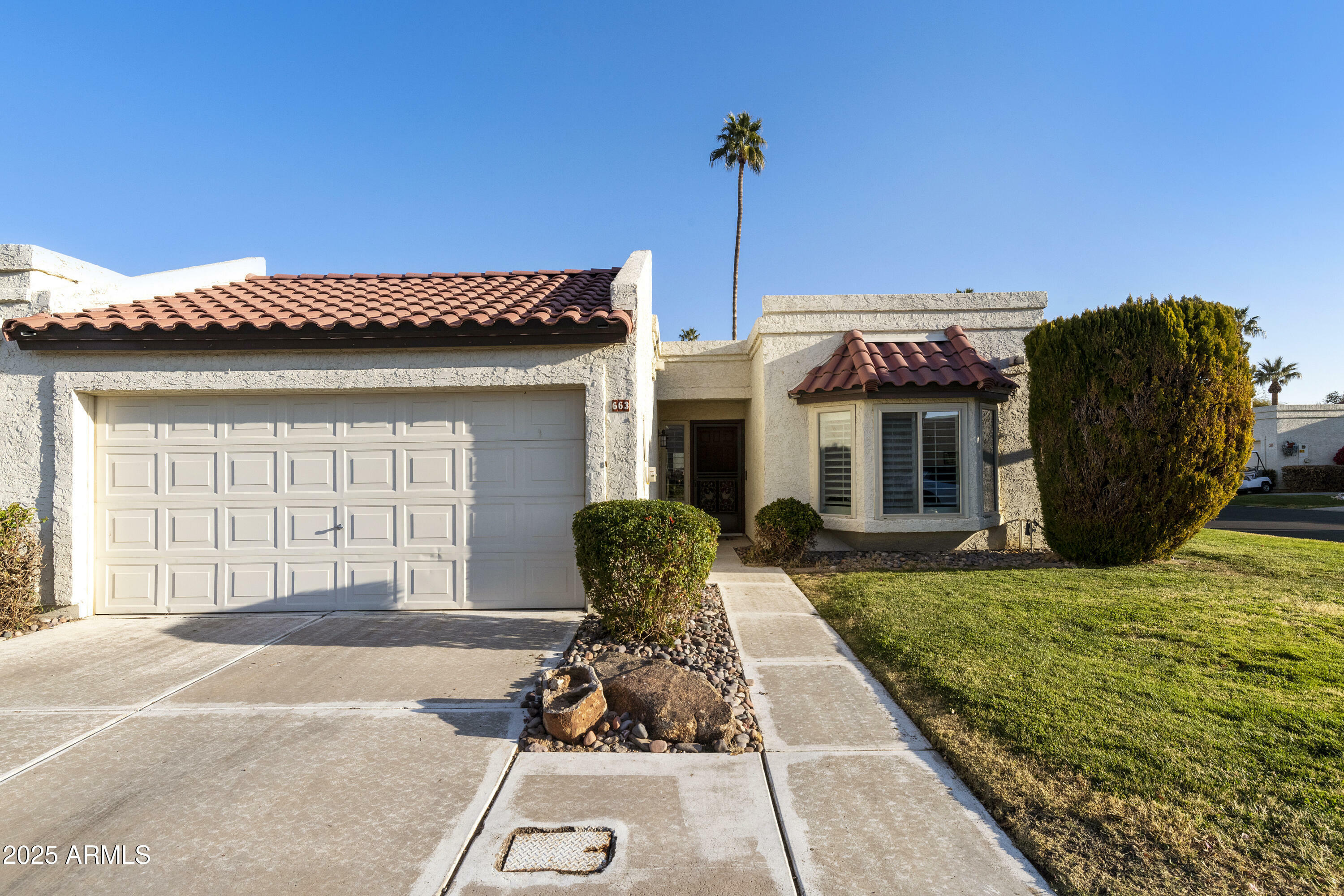Property Photo: 663 S Saguaro Way AZ 85208