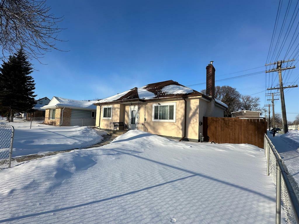 Property Photo:  361 Seven Oaks Avenue  MB R2V 0L5 