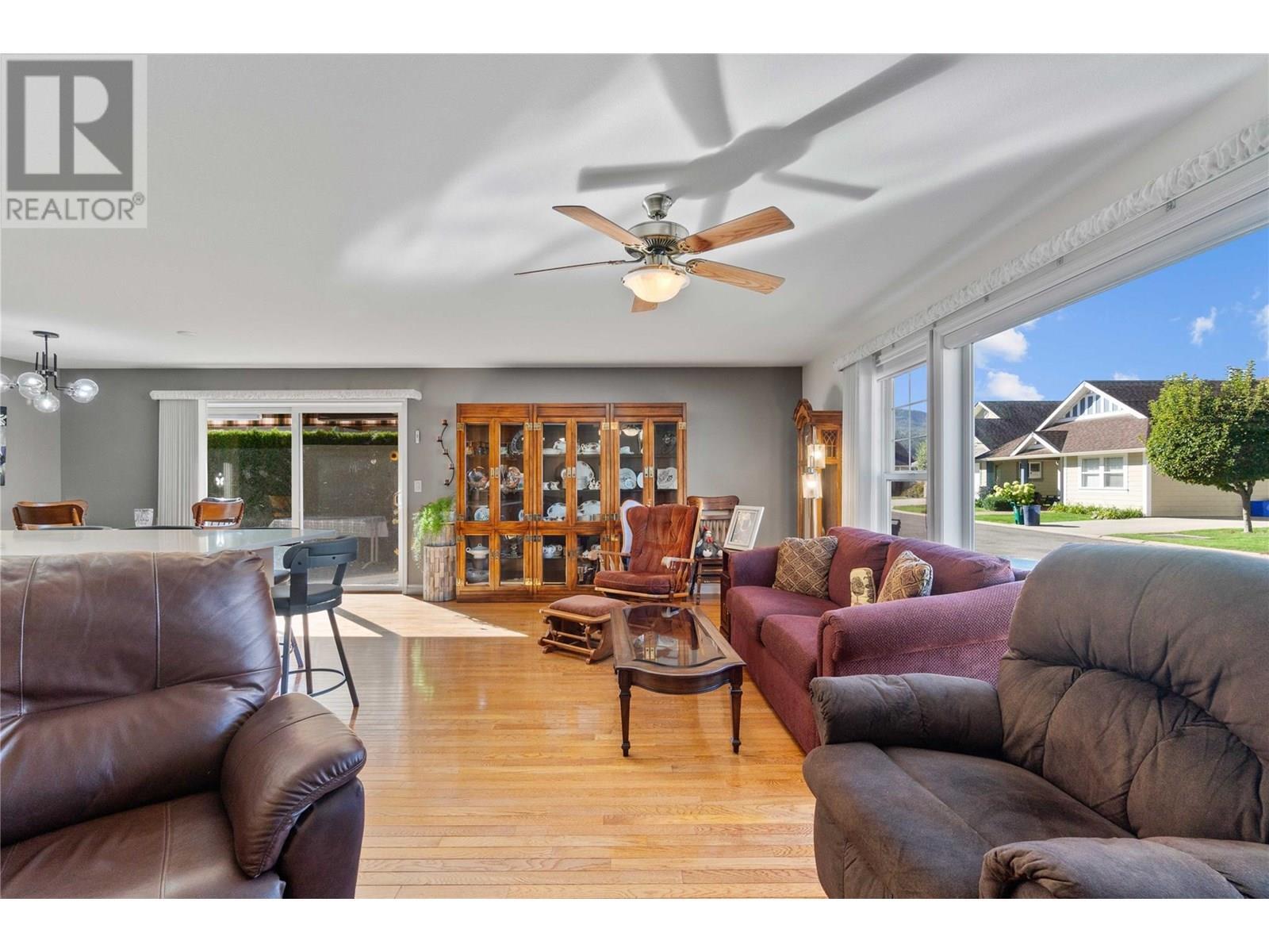 Property Photo: 1231 10 Street Southwest 38 BC V1E 0A5