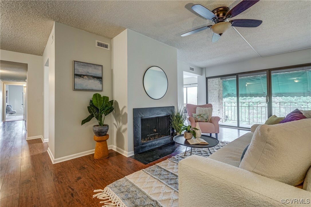 Property Photo: 1513 Regency Woods Road 302 VA 23238