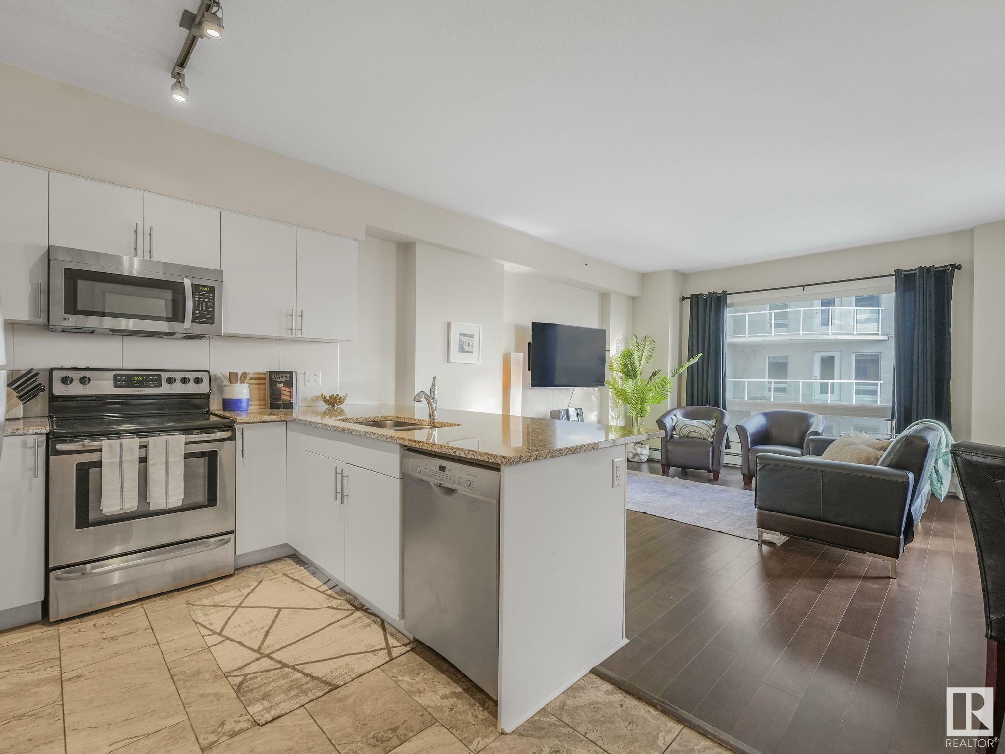 Property Photo:  10152 104 Street NW 1905  AB T5J 0B6 