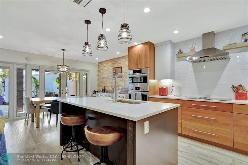 Property Photo: 7 Hathaway Ln FL 33305