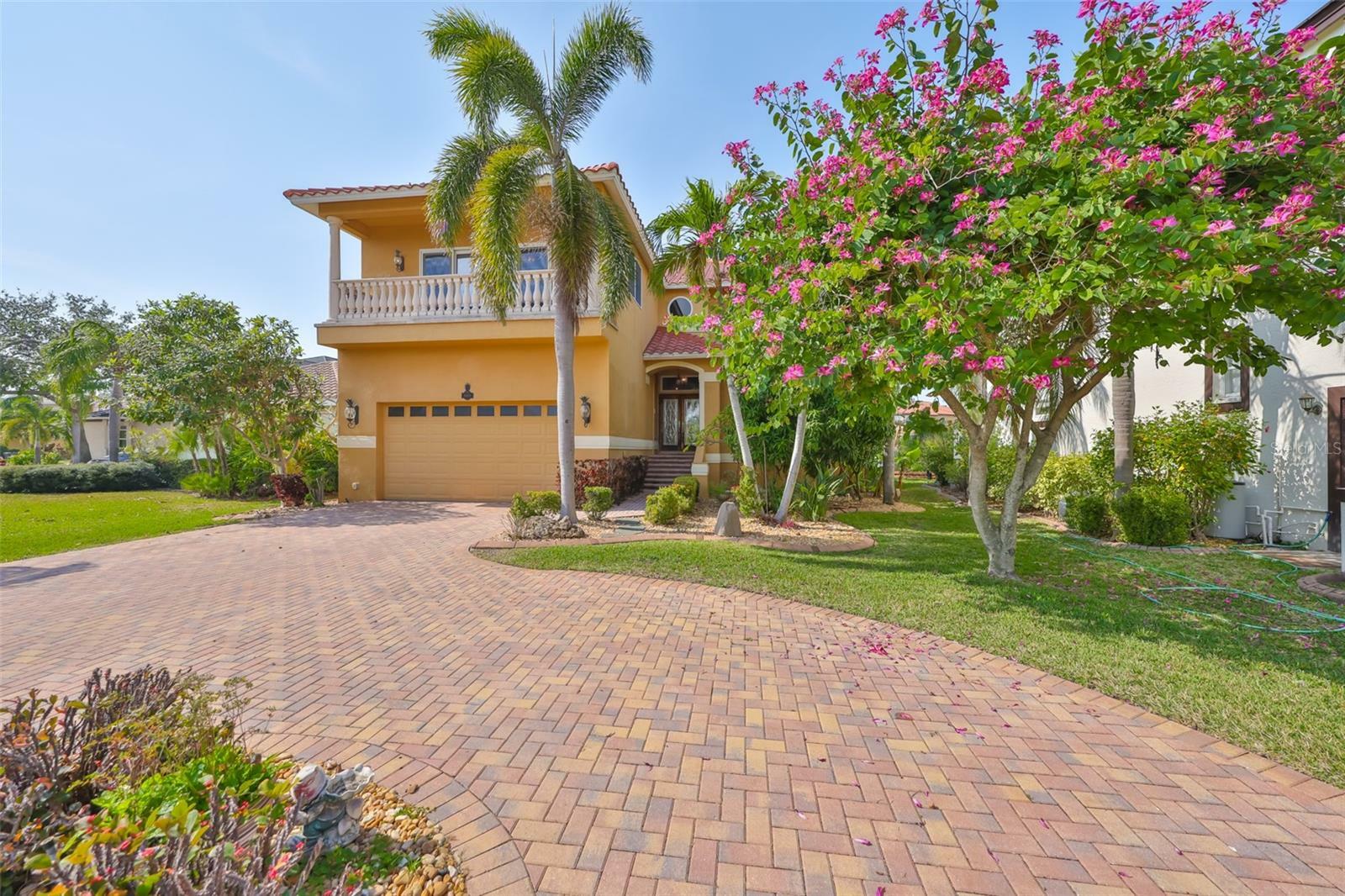 Property Photo:  1011 Sonata Lane  FL 33572 