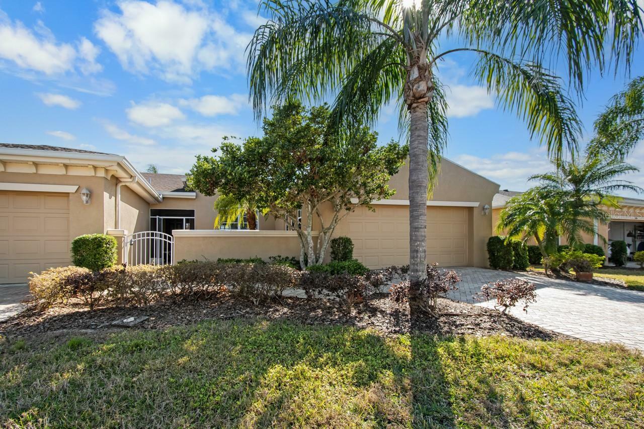 Property Photo:  2416 Kensington Greens Drive 2416  FL 33573 