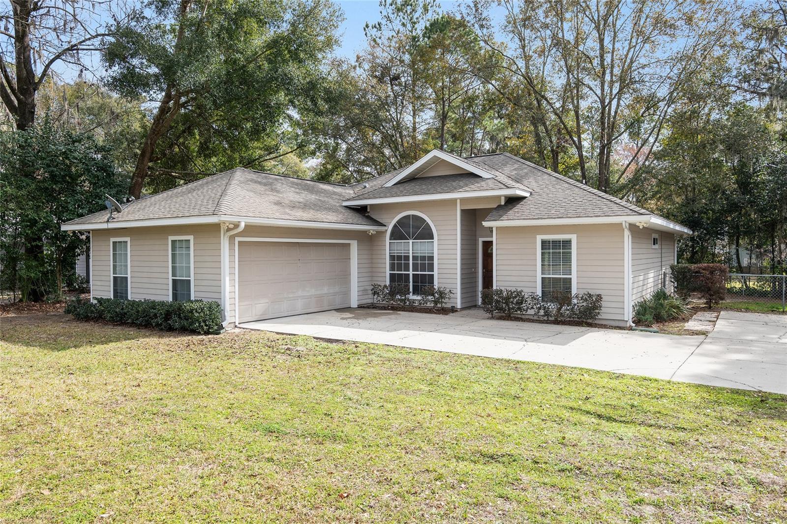 Property Photo: 3637 NW 8th Avenue FL 32605