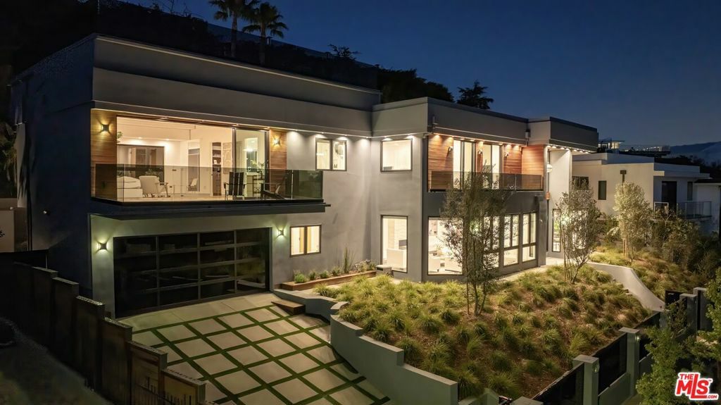 7911 Oceanus Drive  Los Angeles CA 90046 photo