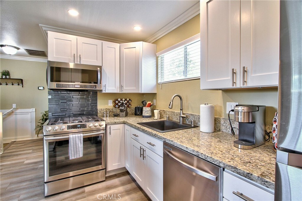 Property Photo: 41548 Hutchison Court CA 92562